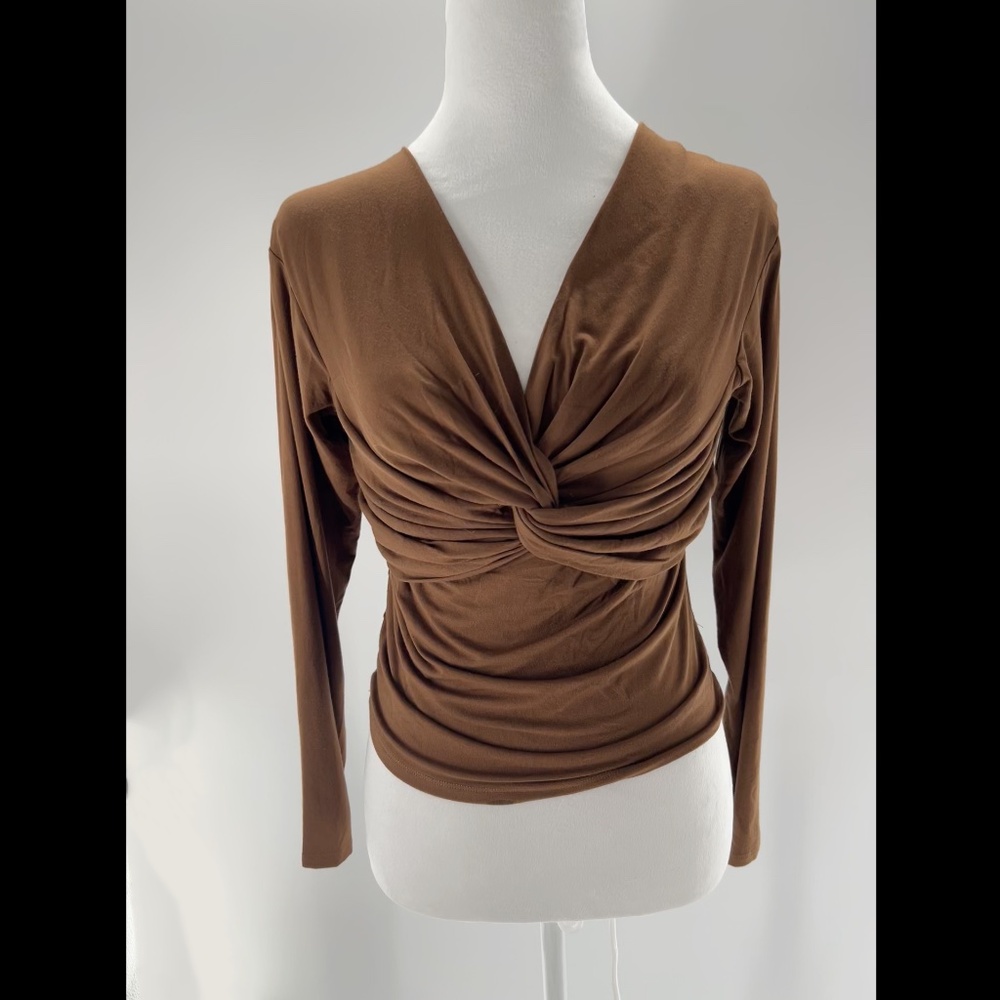 Form fitting Twist V neck Long Sleeve Brown Top Size Medium